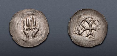 Lot 679 image