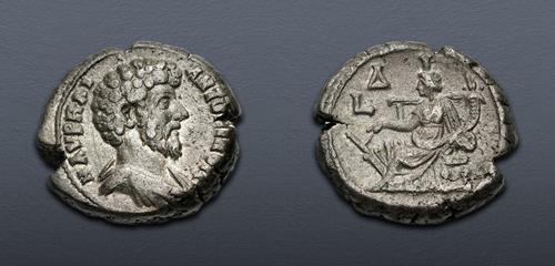 Lot 372 image
